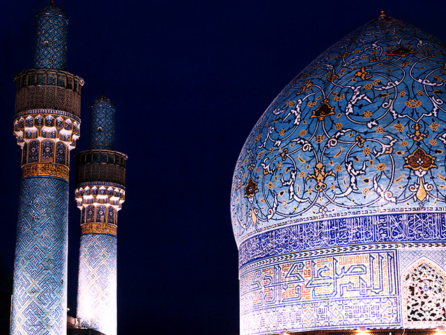 نورپردازی مدرسه چهارباغ اصفهان