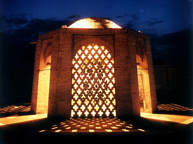 پروژه های روشنایی اماکن ، معابر، انهار و فضای سبز شهرداری اصفهان